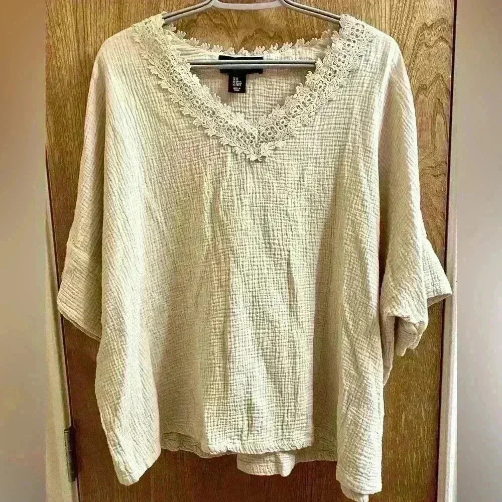 Jones & Co. Jones New York Beige Muslin Lace Top 1X Plus Size